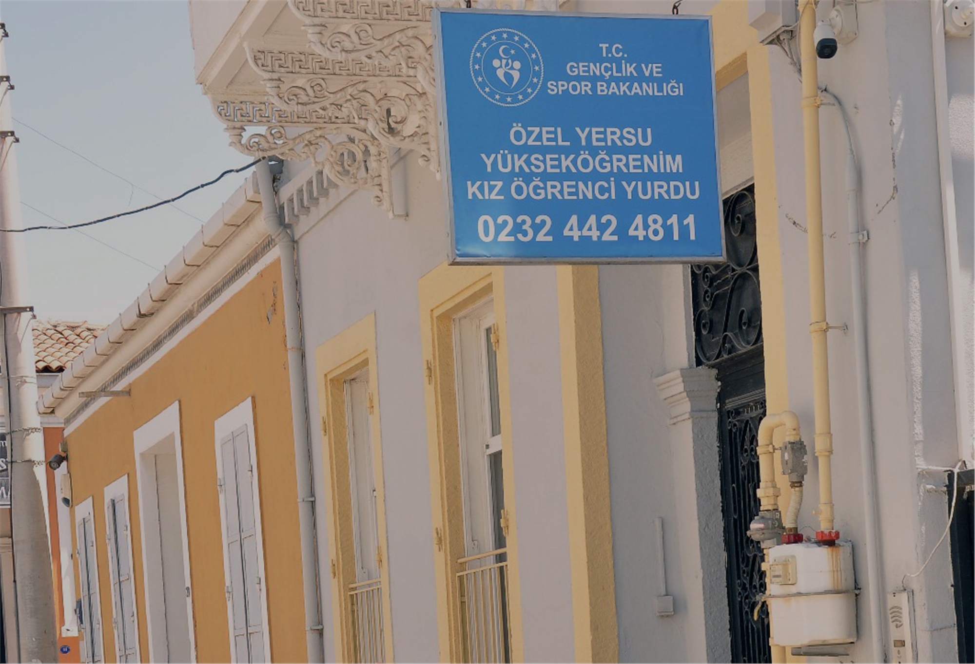 Yersu ile Evinizden Uzakta, Evinizdesiniz 